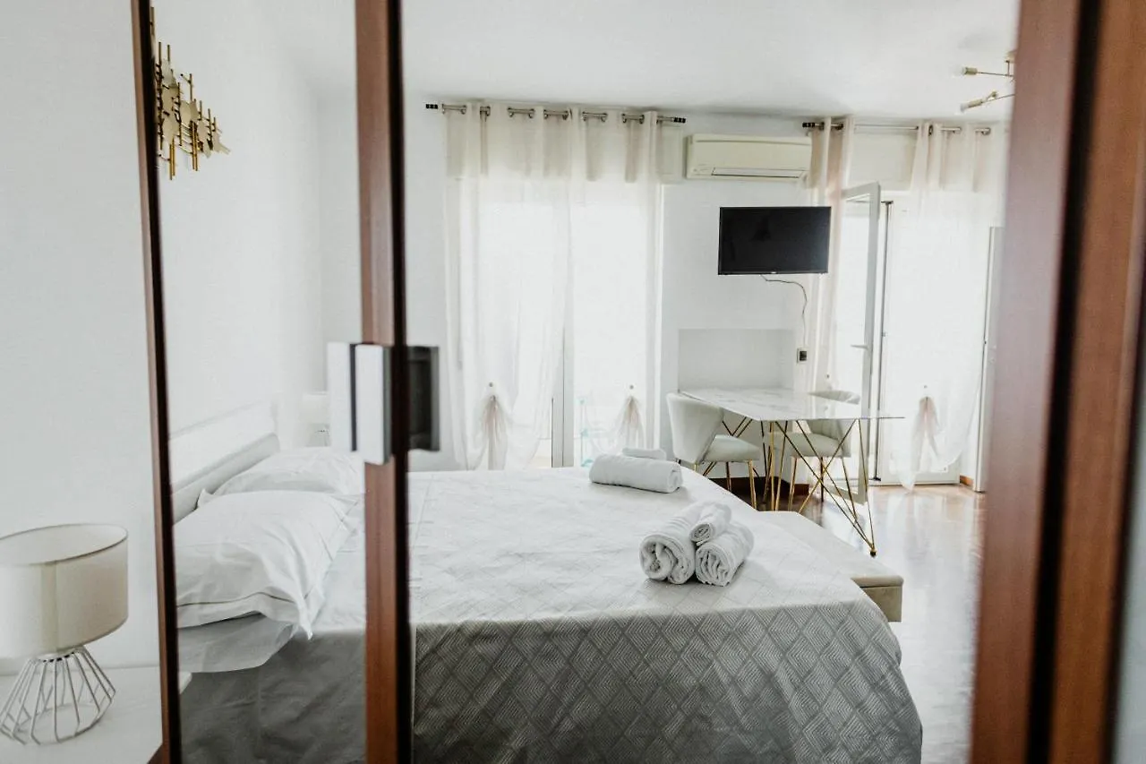 Apartament 90 Upmurat Top Floor - City Center & Seaview Bari