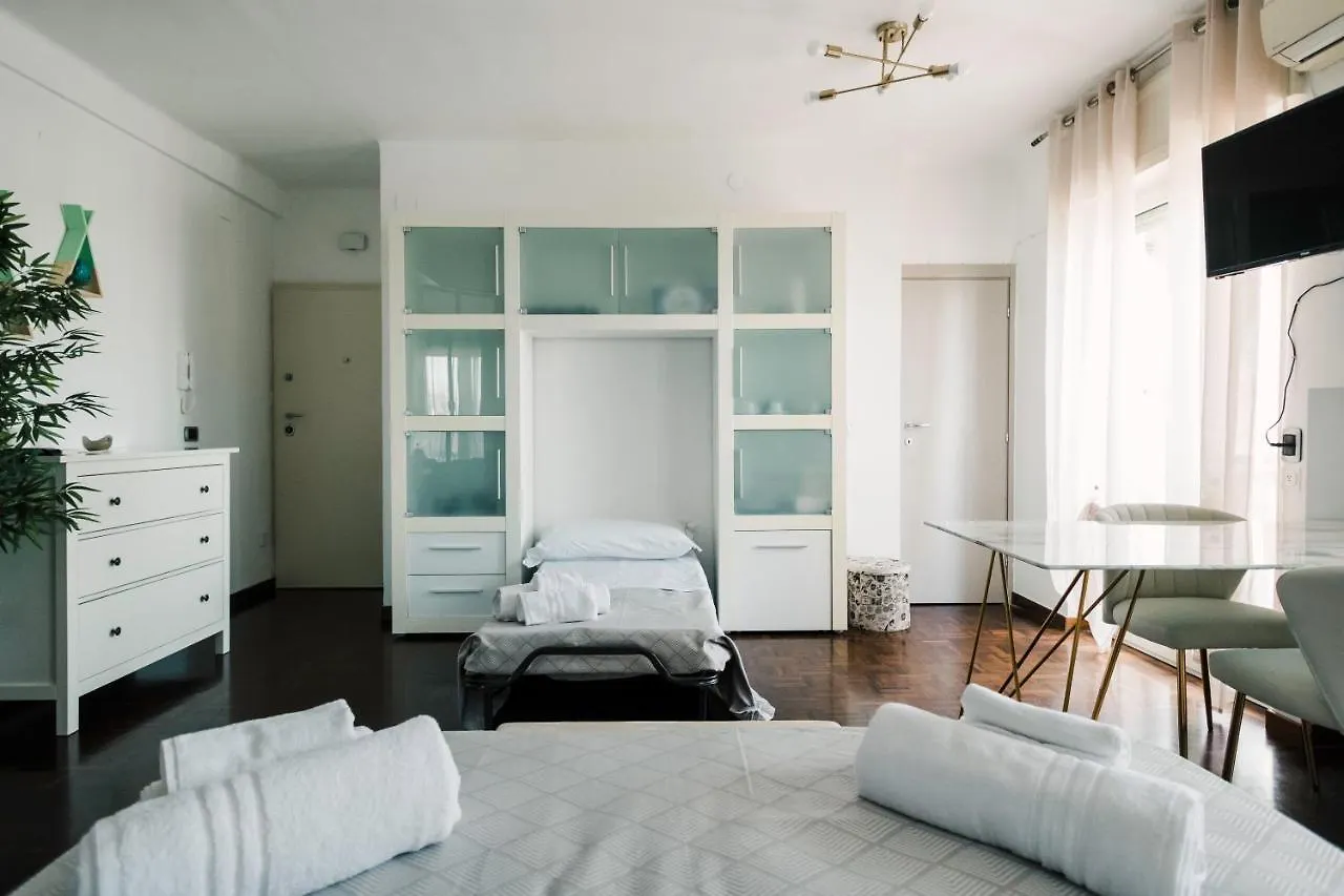 巴里90 Upmurat Top Floor - City Center & Seaview公寓 公寓