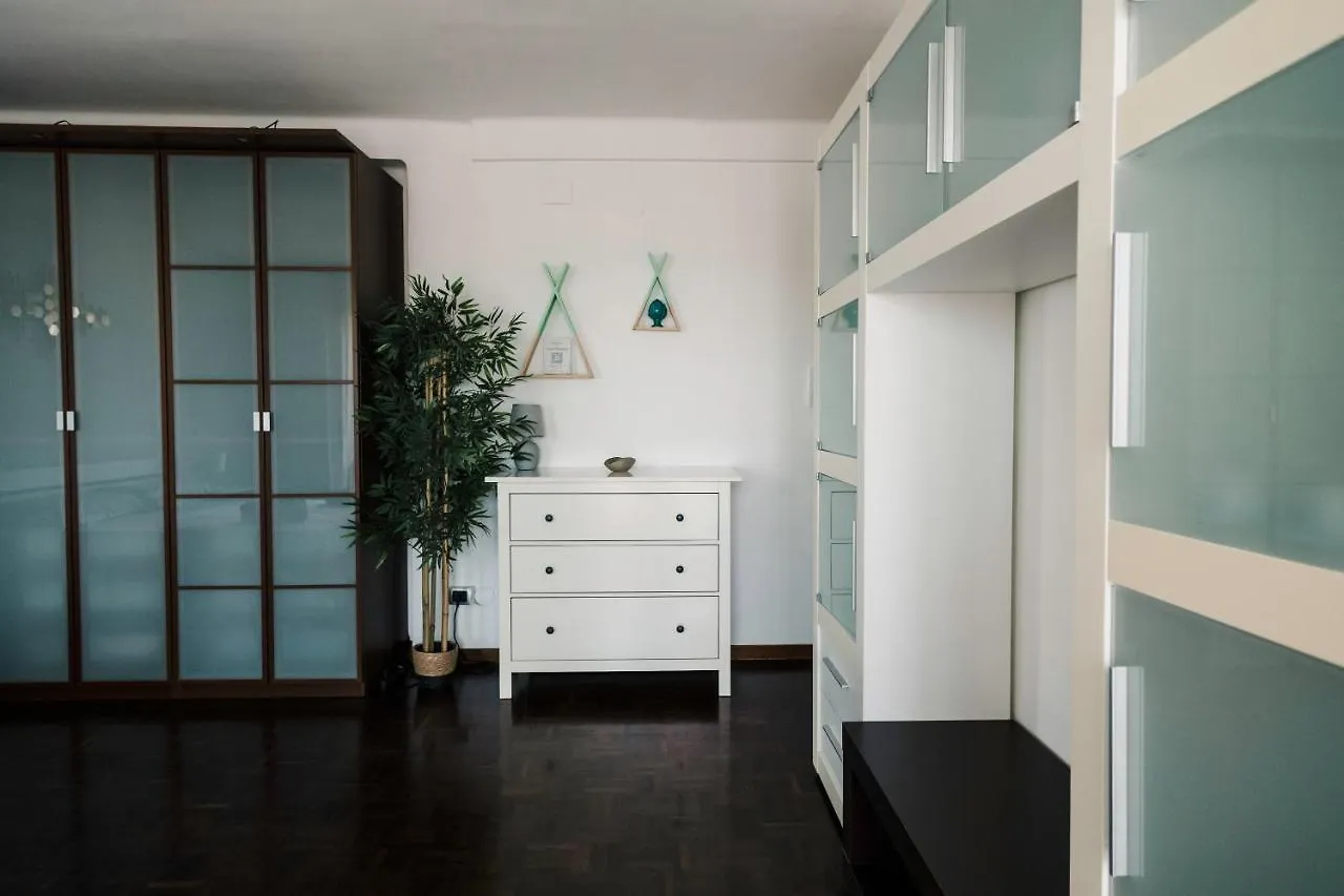 巴里90 Upmurat Top Floor - City Center & Seaview公寓 0*, 巴里